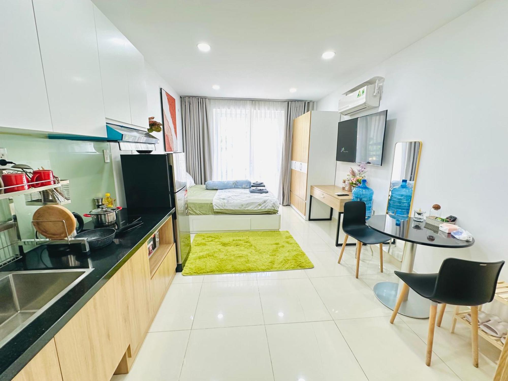 403 Spacious & Modern 1 Bedroom W Balcony View * Ho Chi Minh City