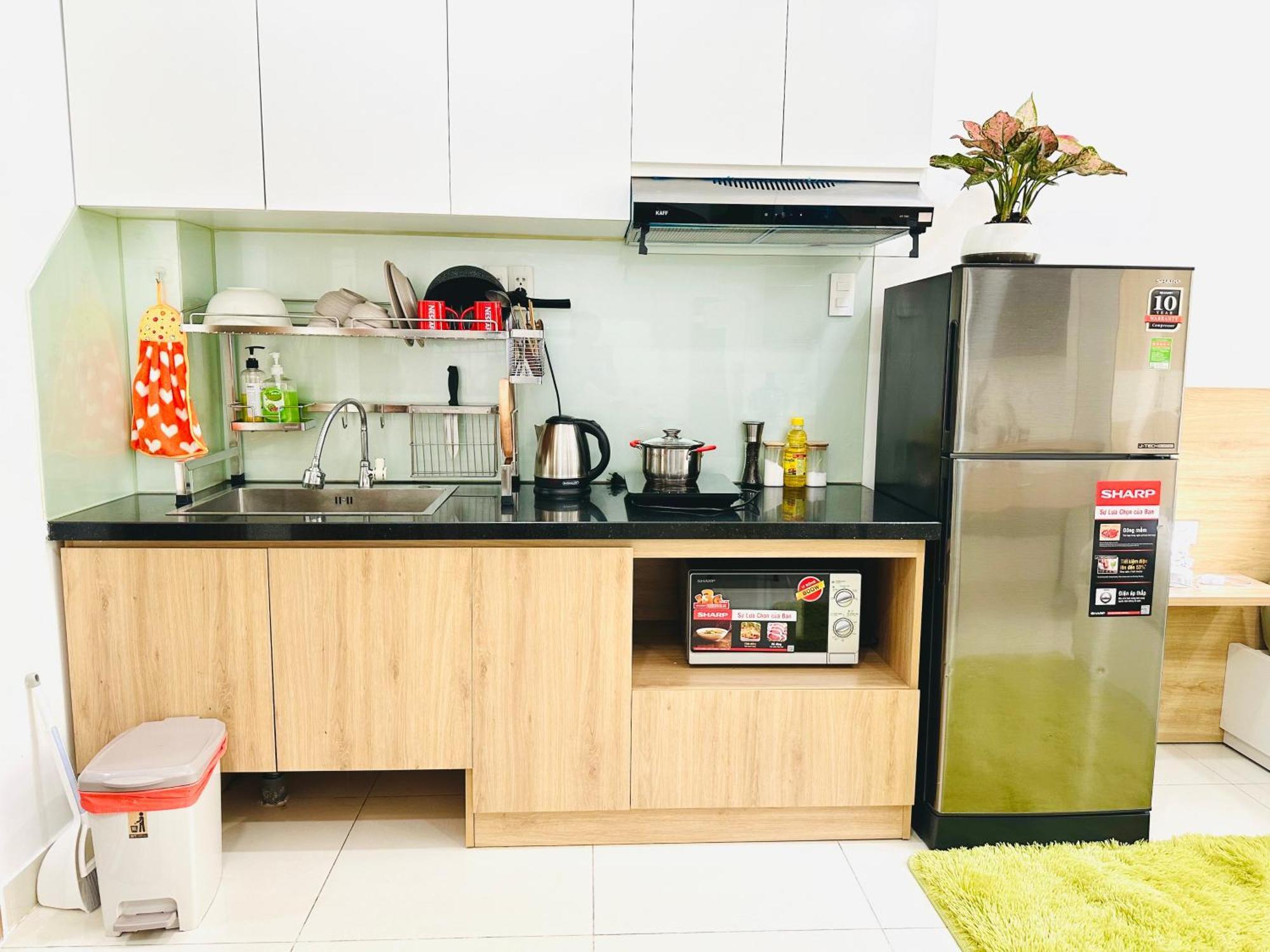 403 Spacious & Modern 1 Bedroom W Balcony View Apartment *